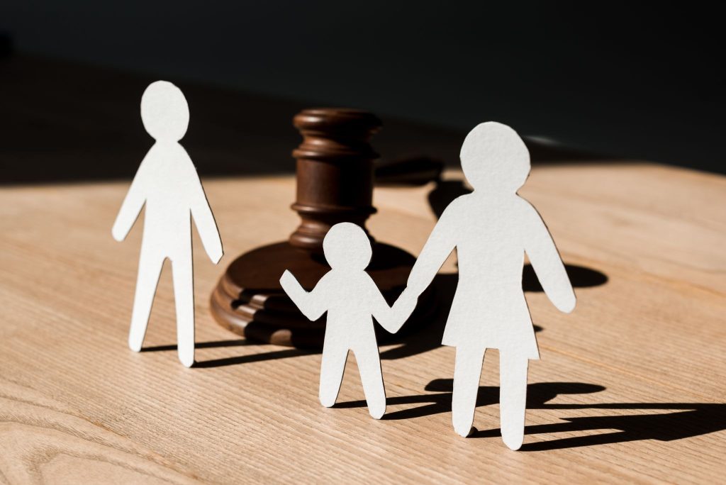 How do courts decide child custody arrangements?