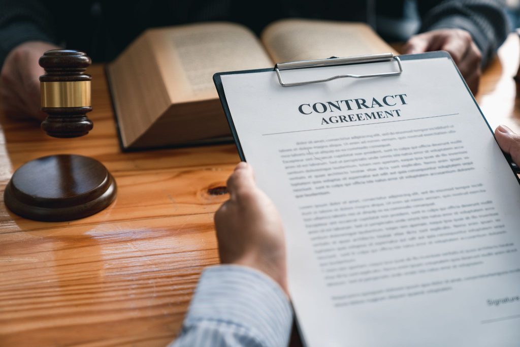 How do you draft a legally binding contract agreement?